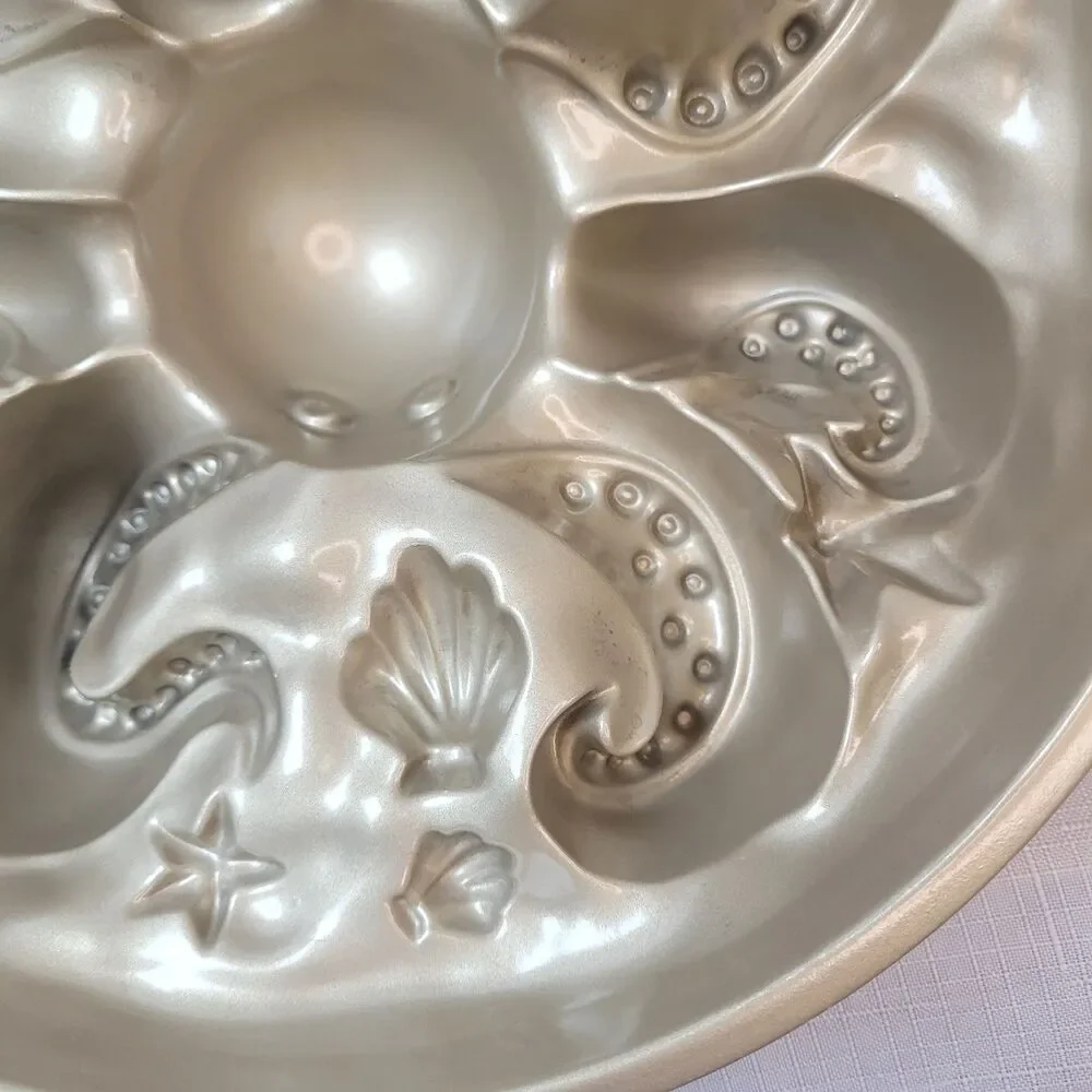 Nordic Ware USA Octopus Beach 10 Cup Cast Aluminum Ocean Baking Cake Pan Bundt